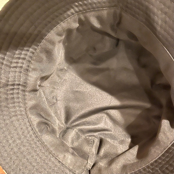 NWOT- Leaf Pattern Bucket Hat - Picture 5 of 5